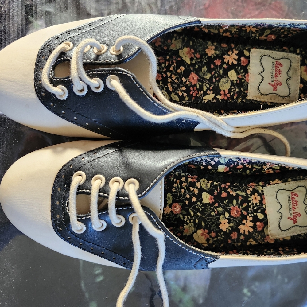 Bettie Page Halle Oxford Saddle Shoes, size 7